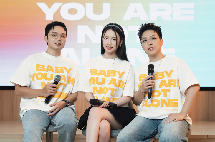 Kai Đinh tiếp nối dự án Ôm với ‘baby you are not alone’ - Ảnh 2.