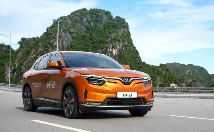 Từ vụ VF8 dừng chạy Xanh SM: dùng ôtô sang chạy taxi làm giảm giá trị xe? - Ảnh 1.