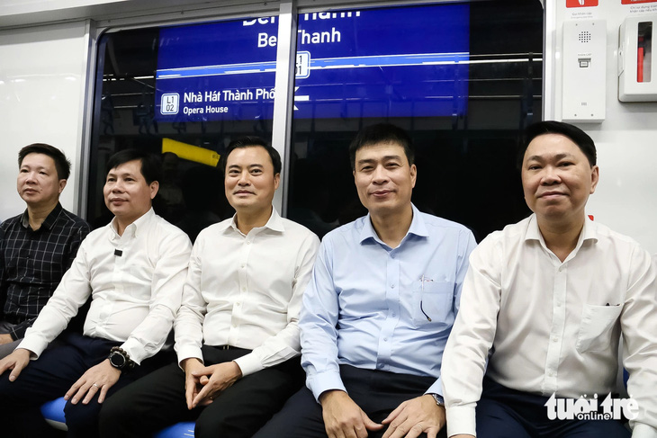 Thứ trưởng Bộ xây dựng đi metro số 1 Bến Thành - Suối Tiên - Ảnh 4.