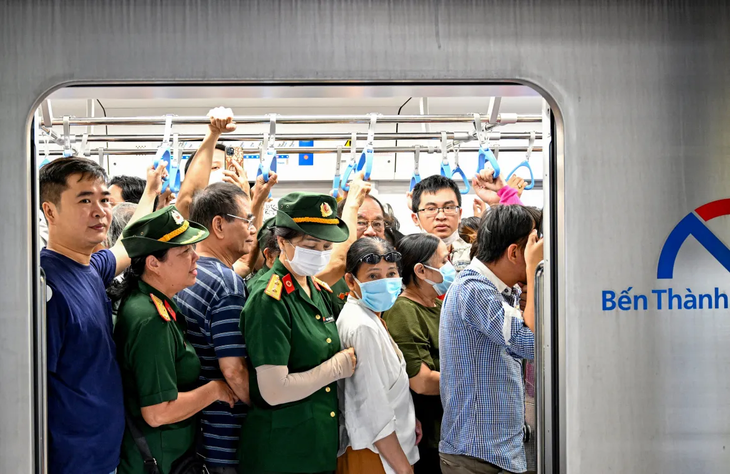 CNN, AFP đăng tin sự kiện metro đầu tiên tại TP.HCM là 'thành tựu của thành phố' - Ảnh 5.