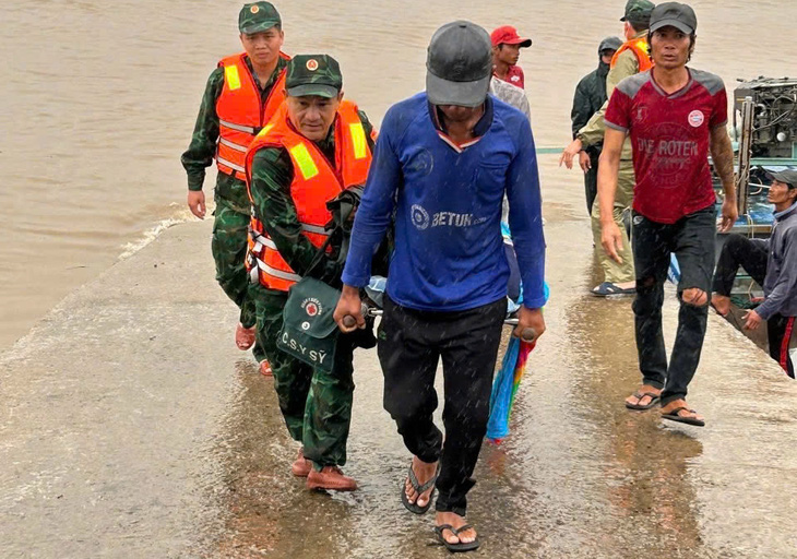 Đánh nhau trên tàu cá ngoài biển, một thuyền viên bị đâm tử vong - Ảnh 1.