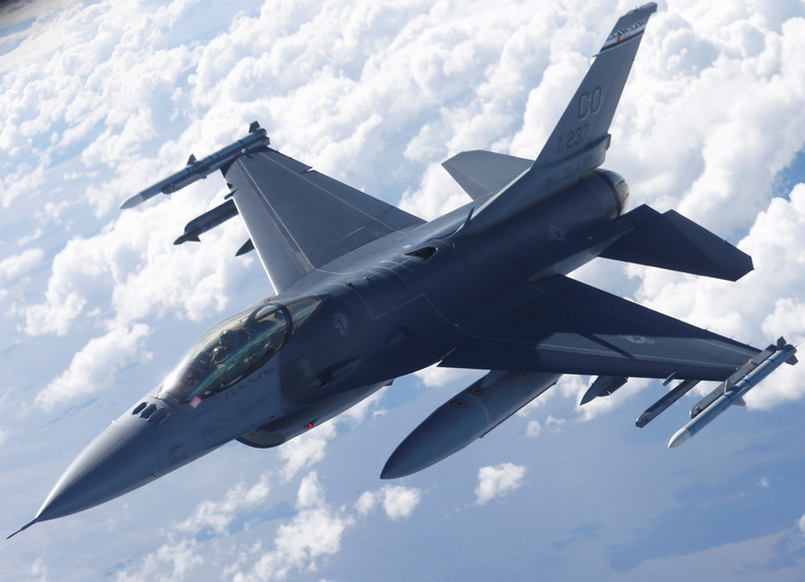 Nga tuyên bố bắn hạ tiêm kích F-16 của Ukraine ở vùng Zaporizhzhia - Ảnh 1.