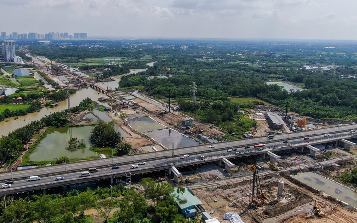 Phó Chủ tịch Bùi Xuân Cường: ‘Phấn đấu thông xe 14,7km vành đai 3 TP.HCM trong năm 2025’ - Ảnh 4.