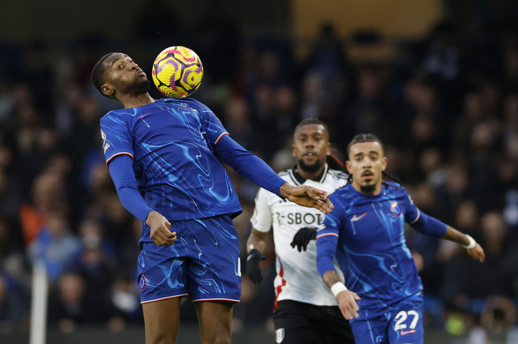 Fulham bị phản ứng vì troll ‘người cũ’ Tosin Adarabioyo - Ảnh 1.