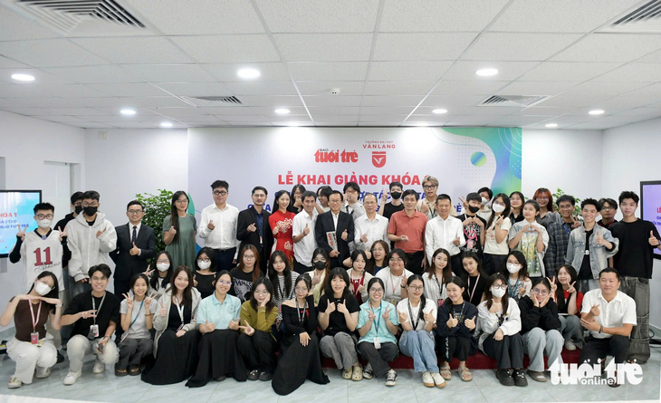 Lần đầu tiên 400 sinh viên Trường đại học Văn Lang học tại tòa soạn báo Tuổi Trẻ  - Ảnh 9.