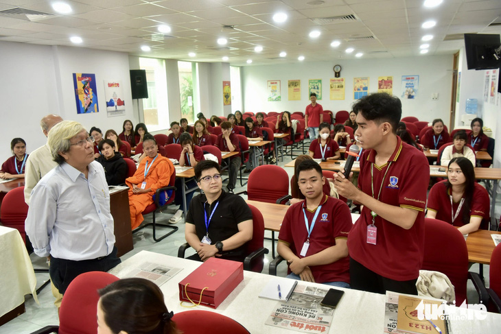 Sinh viên ngành quan hệ công chúng tìm hiểu học tập tổ chức sự kiện tại báo Tuổi Trẻ - Ảnh 1.