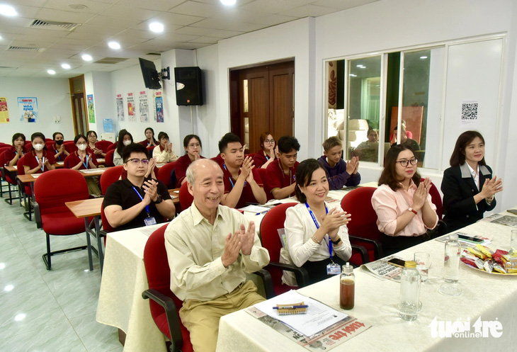 Sinh viên ngành quan hệ công chúng tìm hiểu học tập tổ chức sự kiện tại báo Tuổi Trẻ - Ảnh 5.