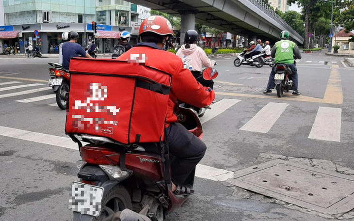 Shipper gắt gỏng hối, khách muốn hết mua hàng - Ảnh 4.