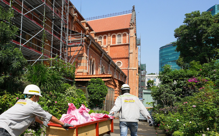 Công trình đại trùng tu nhà thờ Đức Bà Sài Gòn có thể dừng bất cứ lúc nào - Ảnh 8.