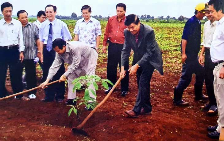 Kỳ tích cao su Việt trên nước bạn Lào - Kỳ 4: Người dân Lào đổi đời dưới tán rừng cao su - Ảnh 4.