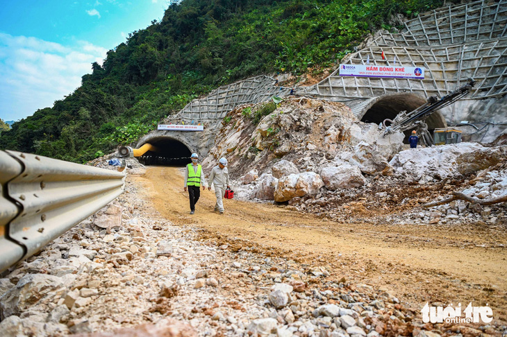 Xẻ núi, khoan hầm làm cao tốc lên công viên địa chất toàn cầu Cao Bằng - Ảnh 18.