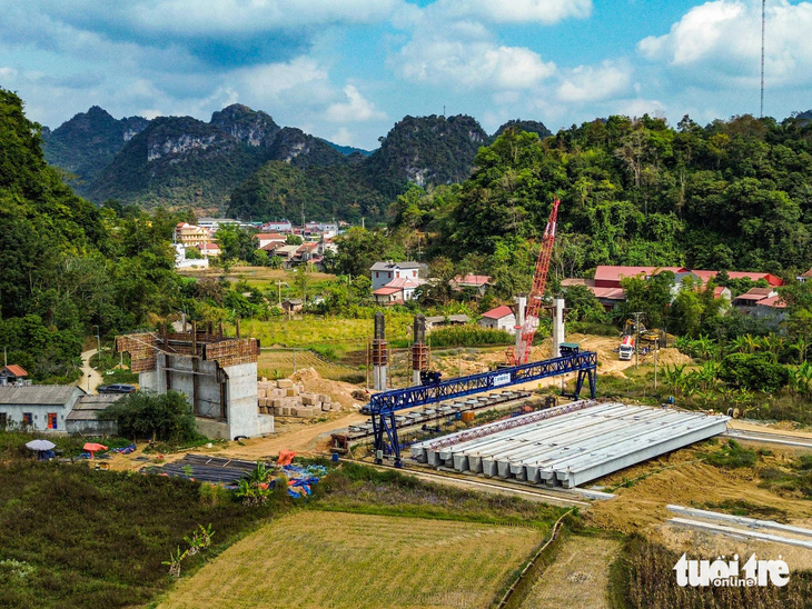 Xẻ núi, khoan hầm làm cao tốc lên công viên địa chất toàn cầu Cao Bằng - Ảnh 24.