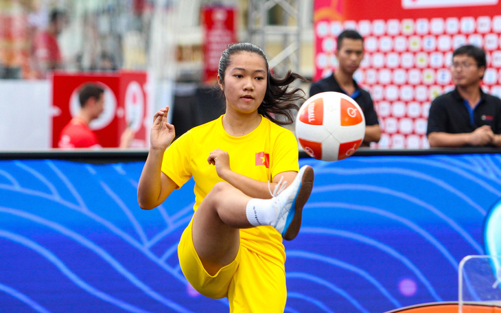 Khoảnh khắc ngọt ngào của nữ VĐV Brazil Rafaella tại Giải teqball vô địch thế giới 2024 - Ảnh 2.