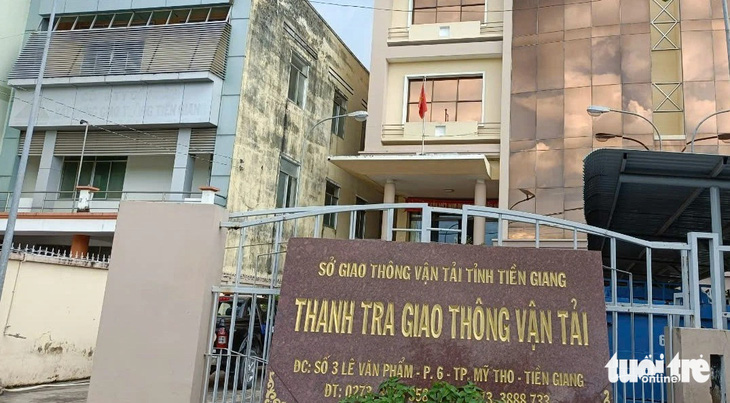 Khiển trách 7 thanh tra giao thông liên quan vụ 'tha bổng' xe vi phạm - Ảnh 1.