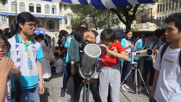 Ngày hội toán học mở: 6.000 học sinh, sinh viên khám phá 100 trò chơi học toán thời đại số - Ảnh 2.