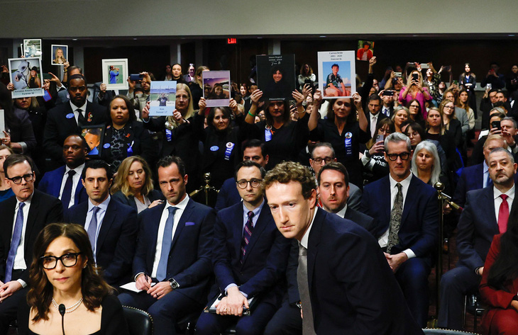 CEO Meta Mark Zuckerberg tại phiên điều trần ngày 31-1 - Ảnh: REUTERS 