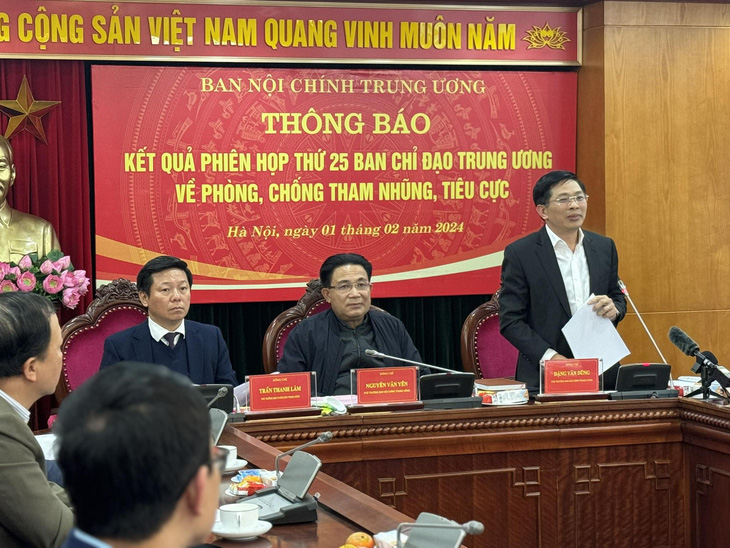 Lãnh đạo Ban Nội chính Trung ương chủ trì buổi thông báo về kết quả phiên họp thứ 25 của Ban Chỉ đạo Trung ương - Ảnh: THÀNH CHUNG