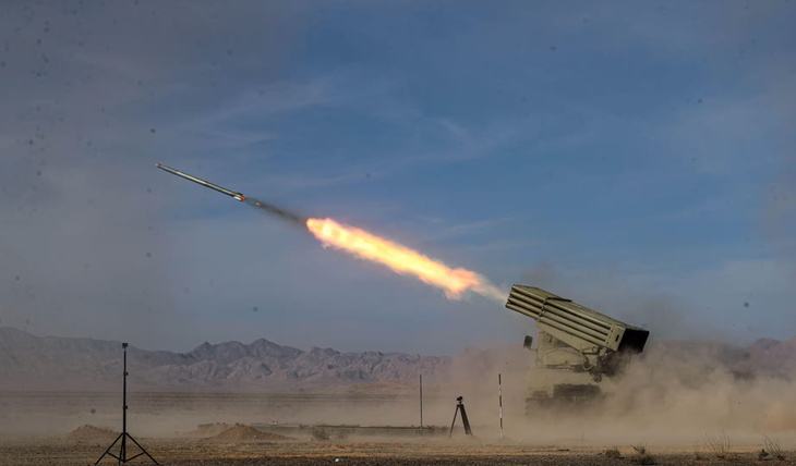 Tên lửa được phóng trong một cuộc tập trận của Iran - Ảnh: ALAMY