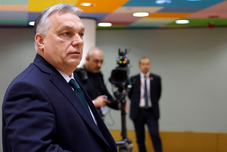 Thủ tướng Hungary Viktor Orban dự hội nghị thượng đỉnh của EU ở Brussels (Bỉ) ngày 1-2 - Ảnh: REUTERS