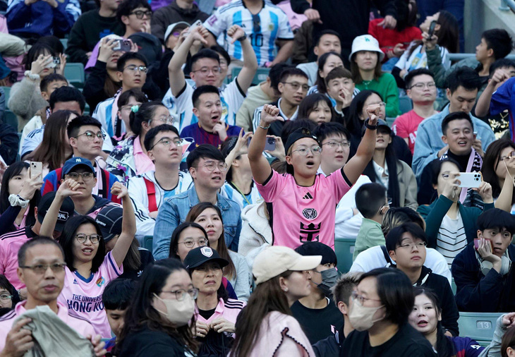 Khán giả Hong Kong đến xem Inter Miami thi đấu hôm 4-2 - Ảnh: GETTY