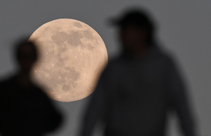 NASA lên kế hoạch đưa con người trở lại Mặt trăng vào cuối năm nay - Ảnh: AFP