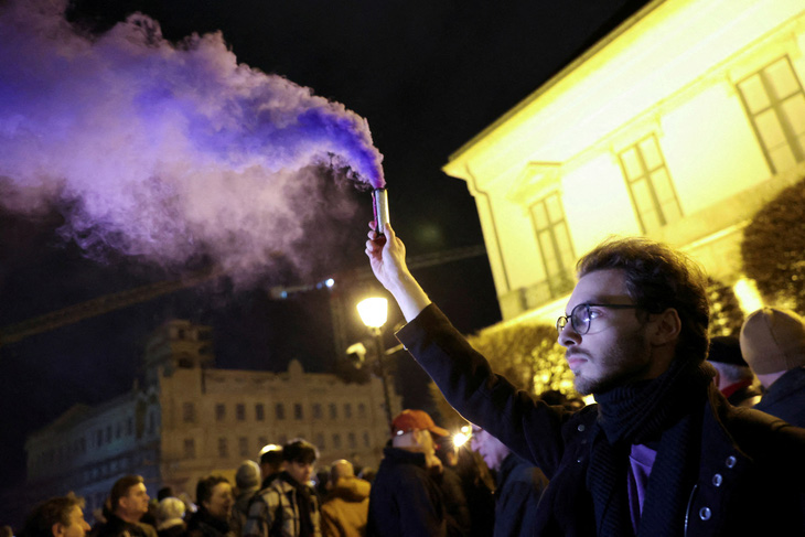 Biểu tình kêu gọi tổng thống từ chức ở Budapest, Hungary - Ảnh: REUTERS