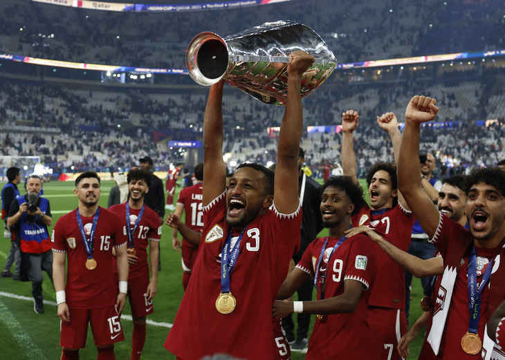 Cầu thủ Qatar ăn mừng chức vô địch Asian Cup 2023 - Ảnh: REUTERS