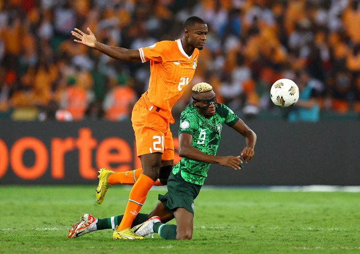 Bờ Biển Ngà (trái) xứng đáng vô địch khi chơi vượt trội so với Nigeria - Ảnh: REUTERS