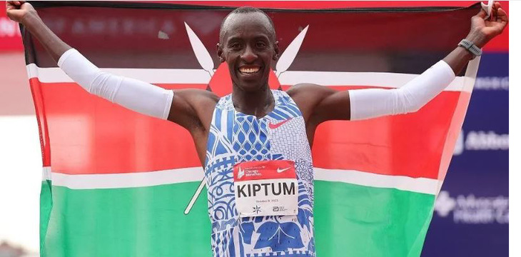 Kỷ lục gia marathon thế giới Kelvin Kiptum qua đời vì tai nạn giao thông - Ảnh: Getty Images