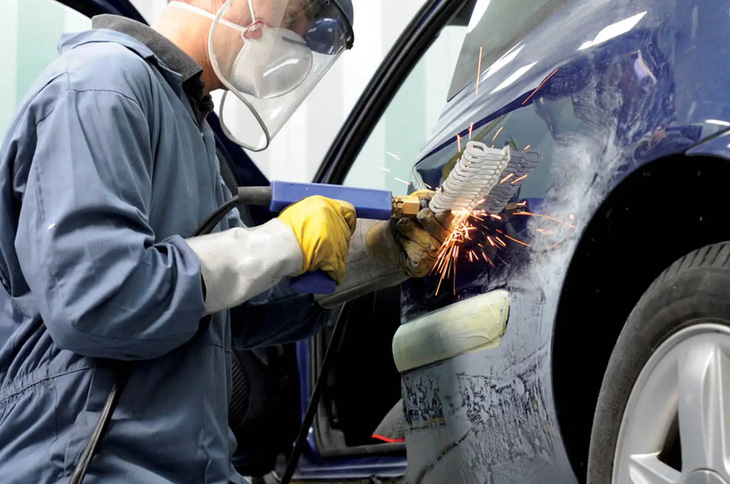 Những biến động những năm gần đây đã làm giảm thợ sửa xe - Ảnh: Autocar