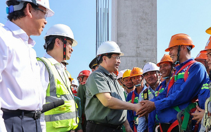Thủ tướng kiểm tra thi công dự án nhà ga hành khách T3 Tân Sơn Nhất