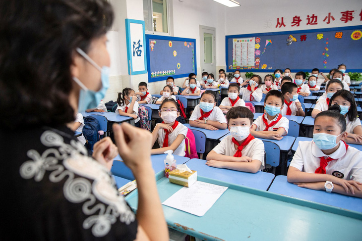 Số học sinh mẫu giáo và tiểu học Trung Quốc lần đầu giảm từ 2021 và 2022 - Ảnh: AFP