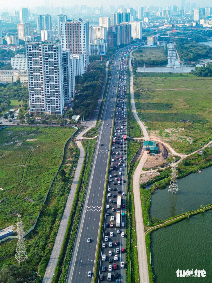 Hà Nội cảnh báo 2 khung giờ 'nóng' khi người dân trở lại sau Tết- Ảnh 2.