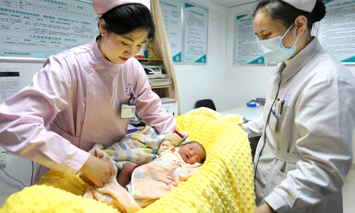 Vào mùng 1 Tết, nhiều &quot;bé rồng&quot; đã chào đời tại Trung Quốc - Ảnh: VCG