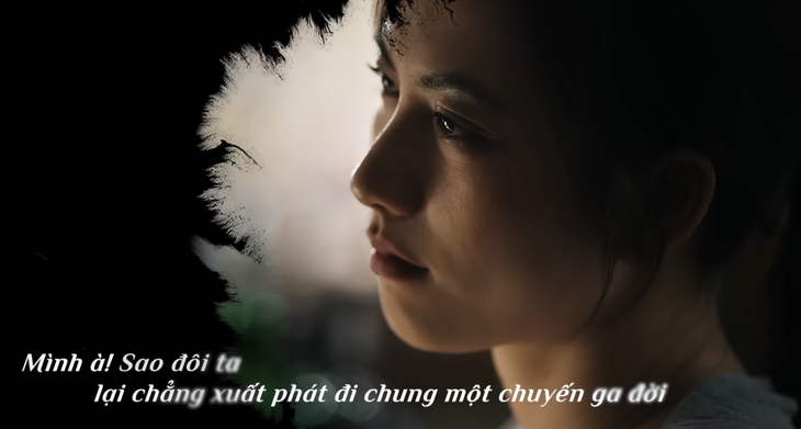 Vẻ ưu tư của Mai cùng ca từ về chuyện tình buồn của cô và Dương trong video ca từ - Ảnh: ĐPCC