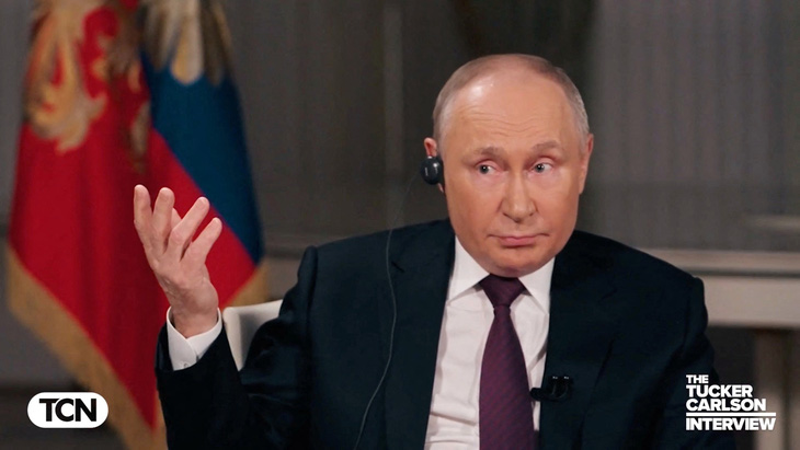 Biểu cảm của Tổng thống Nga Putin trong cuộc phỏng vấn với nhà báo Tucker Carlson được công bố hôm 8-2 - Ảnh: REUTERS