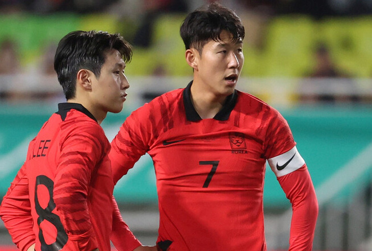 Lee Kang In (trái) và Son Heung Min bất hòa - Ảnh: KFA