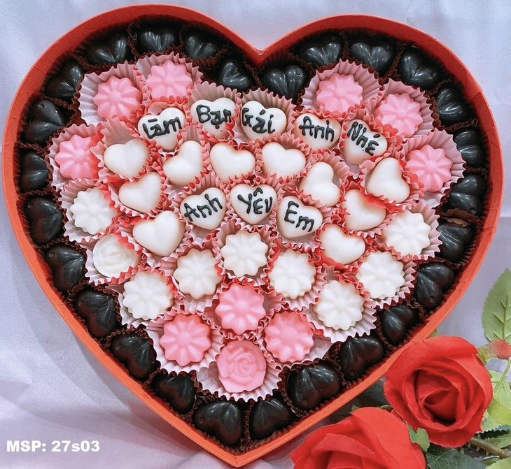Những quả trái tim sô cô la ngọt ngào trên mạng xã hội được các bạn trẻ đặt hàng online rất nhiều dịp Valentine năm nay - Ảnh: T.THƯƠNG