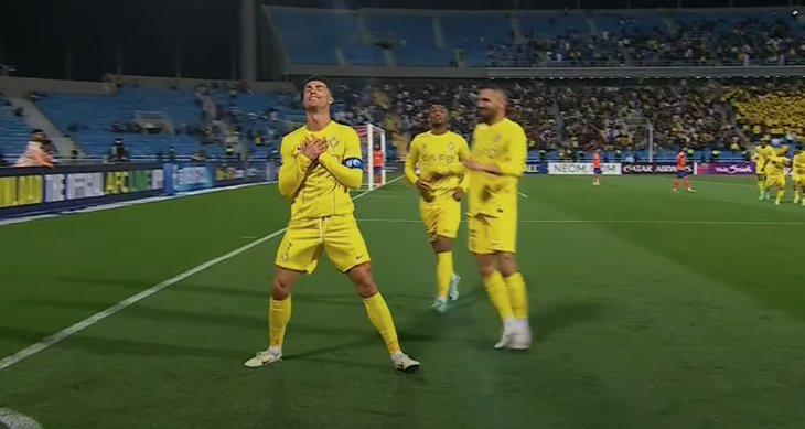 Cristiano Ronaldo ăn mừng bàn thắng đầu tiên trong năm 2024 - Ảnh: Cắt clip