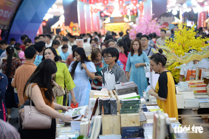 Ngoài doanh thu tăng thì lượt người tham quan, mua sách tại lễ hội năm nay cũng tăng, đạt hơn 1 triệu lượt - Ảnh: TỰ TRUNG