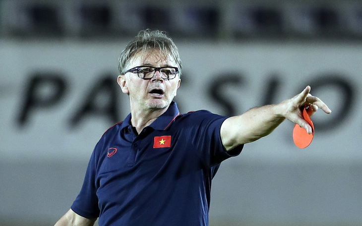 Năm 2024 thách thức với HLV Philippe Troussier