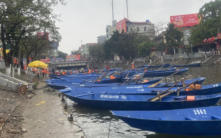 Chùa Hương tấp nập nam thanh nữ tú trẩy hội, lái đò có cả mã QR tương tác - Ảnh 9.