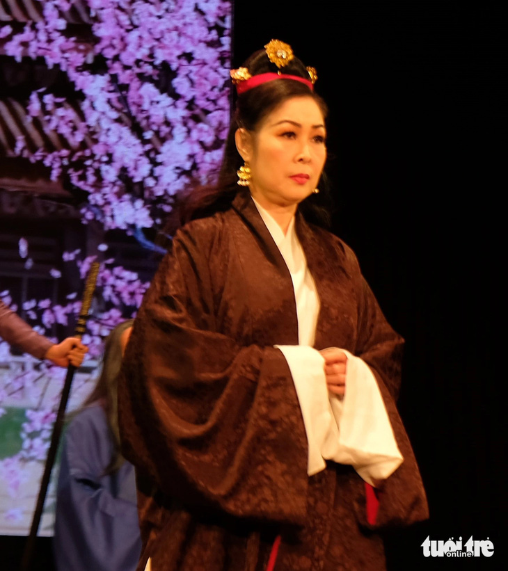 Nghệ sĩ Hồng Vân vào vai Chiêu nghi Nguyễn Thị Huyền, mẹ của công chúa Ngọc Hân - Ảnh: LINH ĐOAN