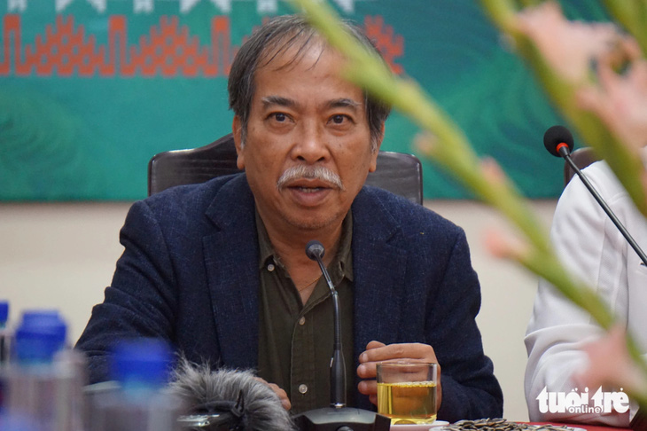 Ông Nguyễn Quang Thiều chia sẻ tại buổi họp báo - Ảnh: T.ĐIỂU