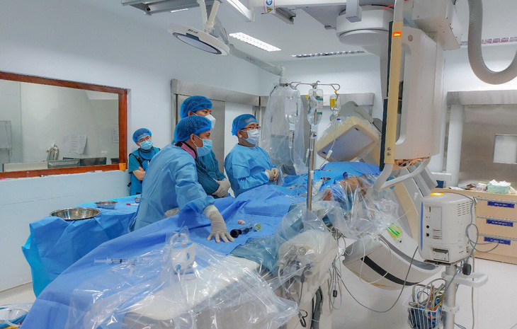 Bệnh viện Đa khoa tỉnh Ninh Thuận cấp cứu kịp thời bệnh nhân nước ngoài bị nhồi máu cơ tim khi về Ninh Thuận đón Tết - Ảnh: HƯƠNG NGUYỄN