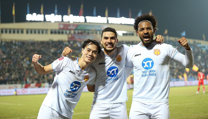 Bộ ba tấn công Văn Toàn, Hendrio, Rafaelson được kỳ vọng sẽ giúp CLB Nam Định sớm vô địch V-League 2023 - 2024 ngay tại sân Thiên Trường - Ảnh: NĐFC