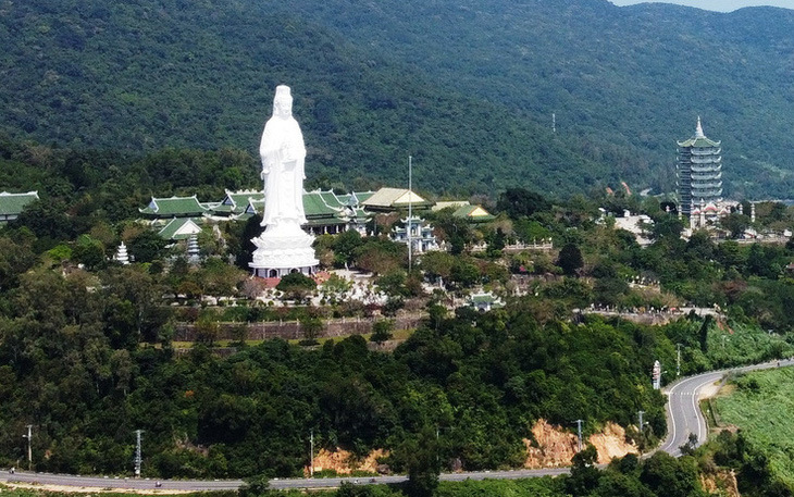 Chiêm ngưỡng tượng Bồ Tát Quán Thế Âm cao 67m trên bán đảo Sơn Trà
