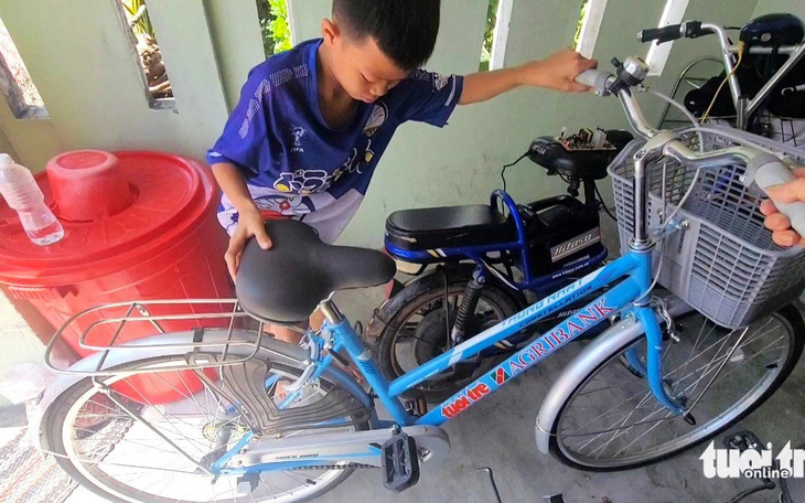 Bạn đọc mong được hỗ trợ cậu bé đạp xe từ Phú Yên muốn vào Bình Dương thăm mẹ