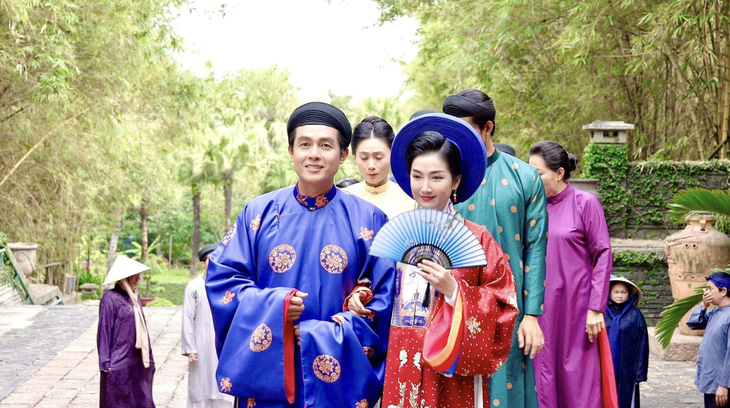Hòa Hiệp (trái) và Quỳnh Lam trong phim Duyên tiên tiền định - Ảnh: ĐPCC