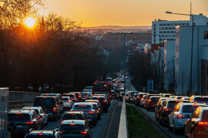Chuyên gia an toàn Đức cho rằng cần quy trách nhiệm tương đương nhau khi có tình huống giao thông nhập làn - Ảnh: WQMX
